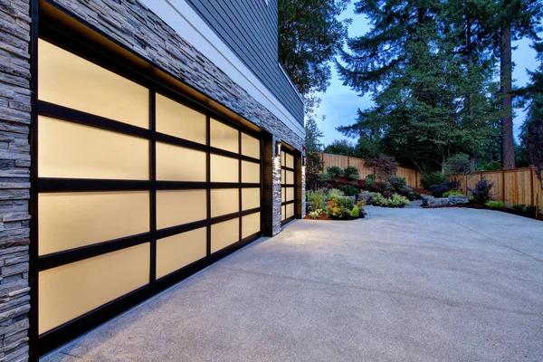 How to Find a Reliable Garage Door Repair Company Near You