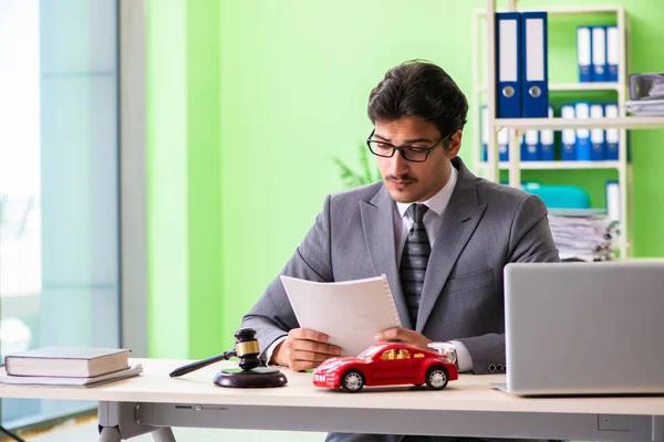 How the Right Car Accident Attorney Can Maximize Compensation