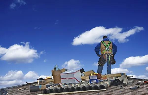 Choosing the Right Roofing Contractor for Your Home